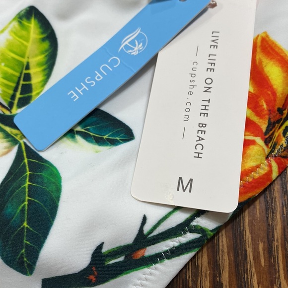 CUPSHE Scallop Bikini Size M - Picture 2 of 5